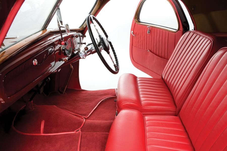 Интерьер Delahaye 135 M Coupe par Van Leersum 1938 года  (фото 9 из 11)